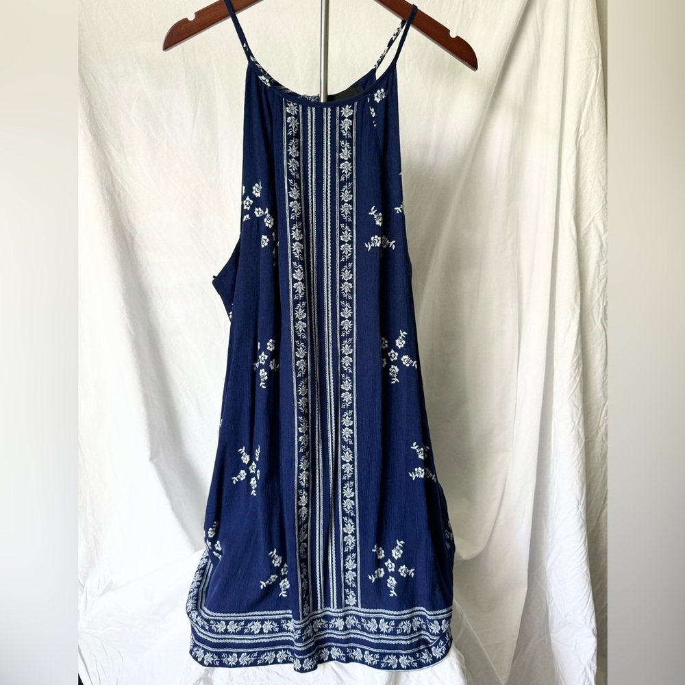 Scoop neck sleeveless dress with pockets